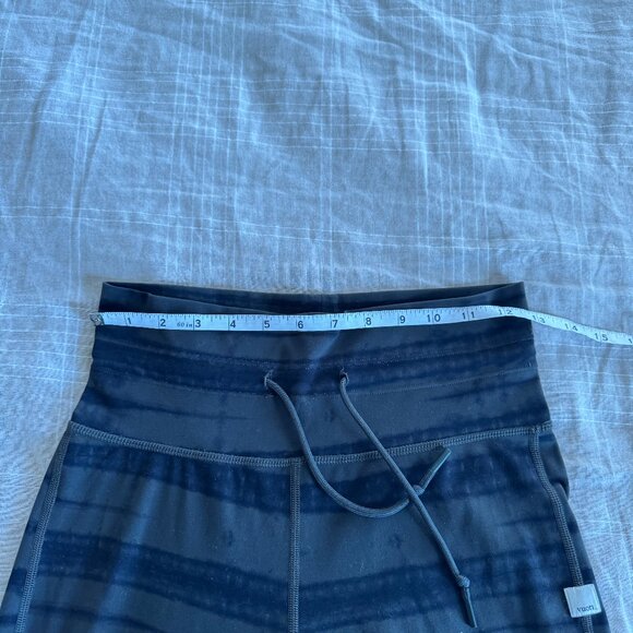 Vuori Daily Leggings in Dark Oregano Shibori Stripe No Size Tag - Picture 6 of 10